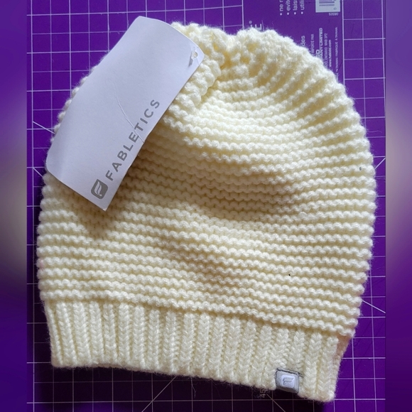 Fabletics Toque/Beanie/Hat - Picture 1 of 1